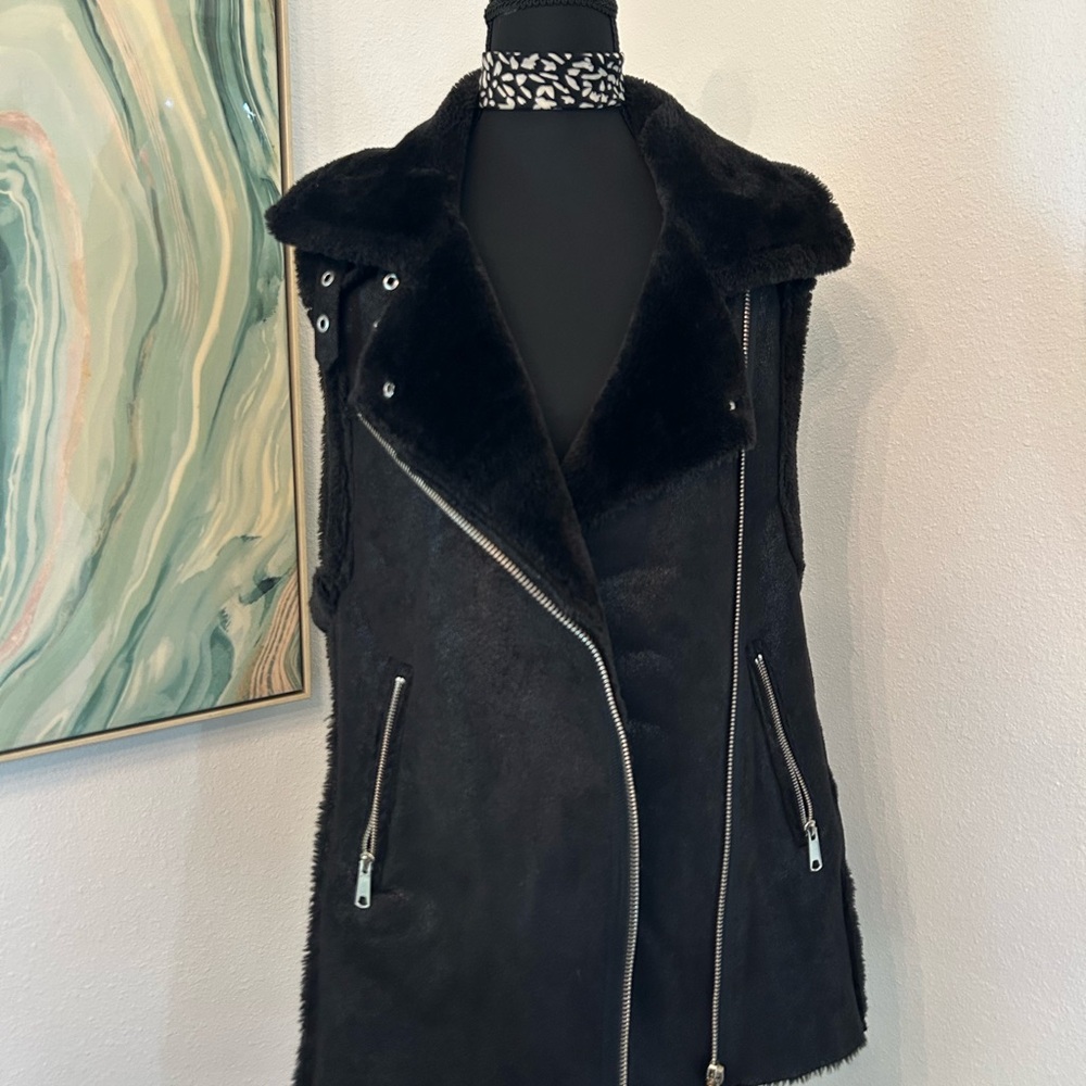 Romeo & Juliet Couture Black Faux Fur Vest
